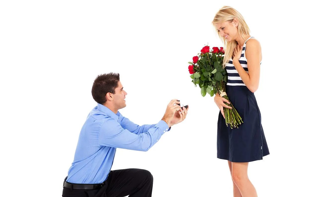 Муж провожает жену на работу. Парень дарит цветы. Парень дарит девушке цветы. Девушке дарят цветы. Мужчина делает предложение.