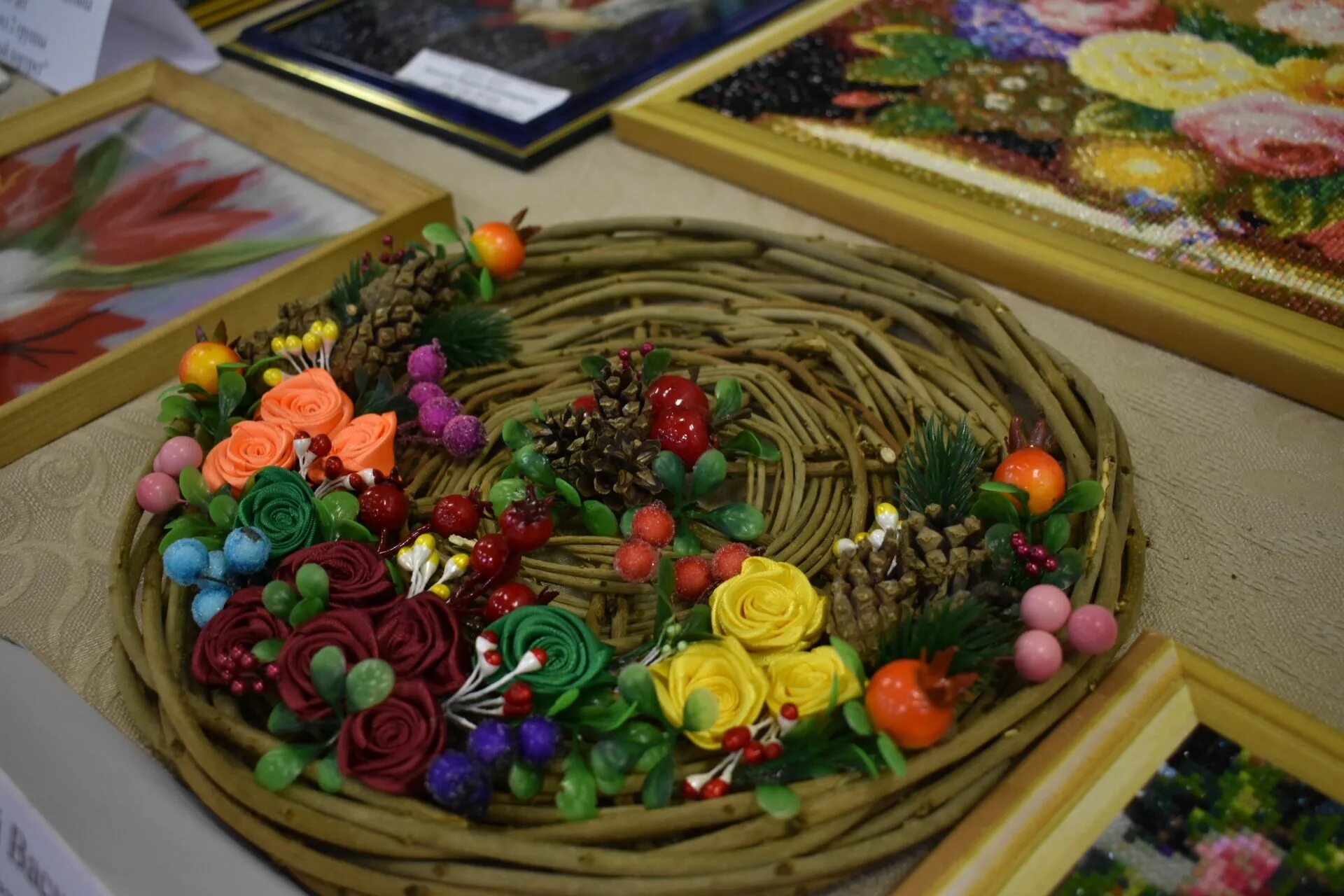 выставка декоративно-прикладного творчества детей. прикладное искусство для детей. дом творчества поделки. дом творчества поделки. игры декоративно прикладное искусство.