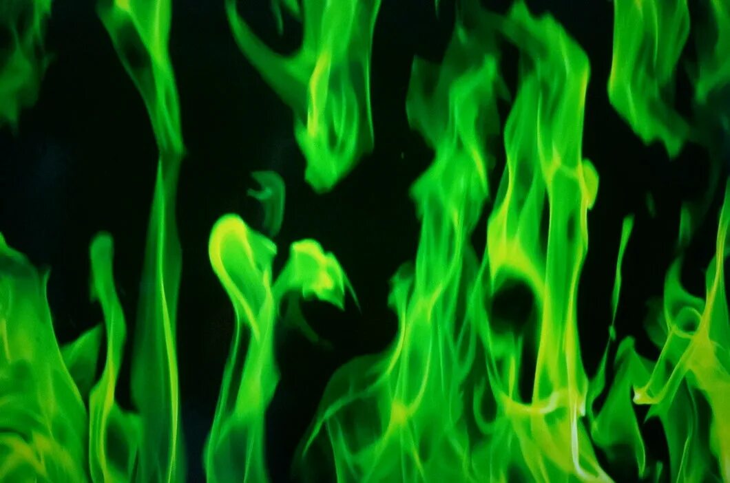 The green flame. Зеленое пламя. Огонь зеленого цвета. Зелёный огонь Эстетика. Салатовое пламя.