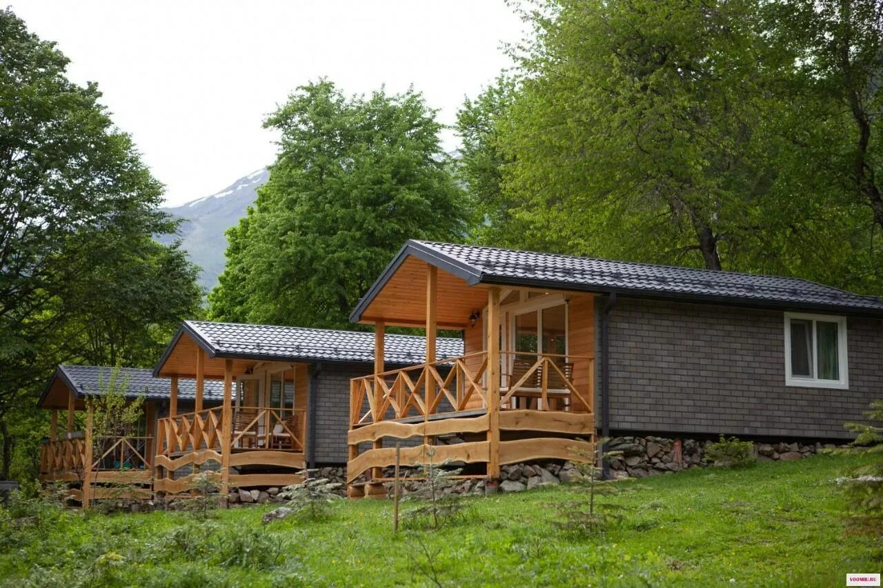 Архыз домики в лесу. Архыз "домик лесника". Архыз "домик лесника". Горный ручей архыз гостиницы. Архыз домики в лесу.