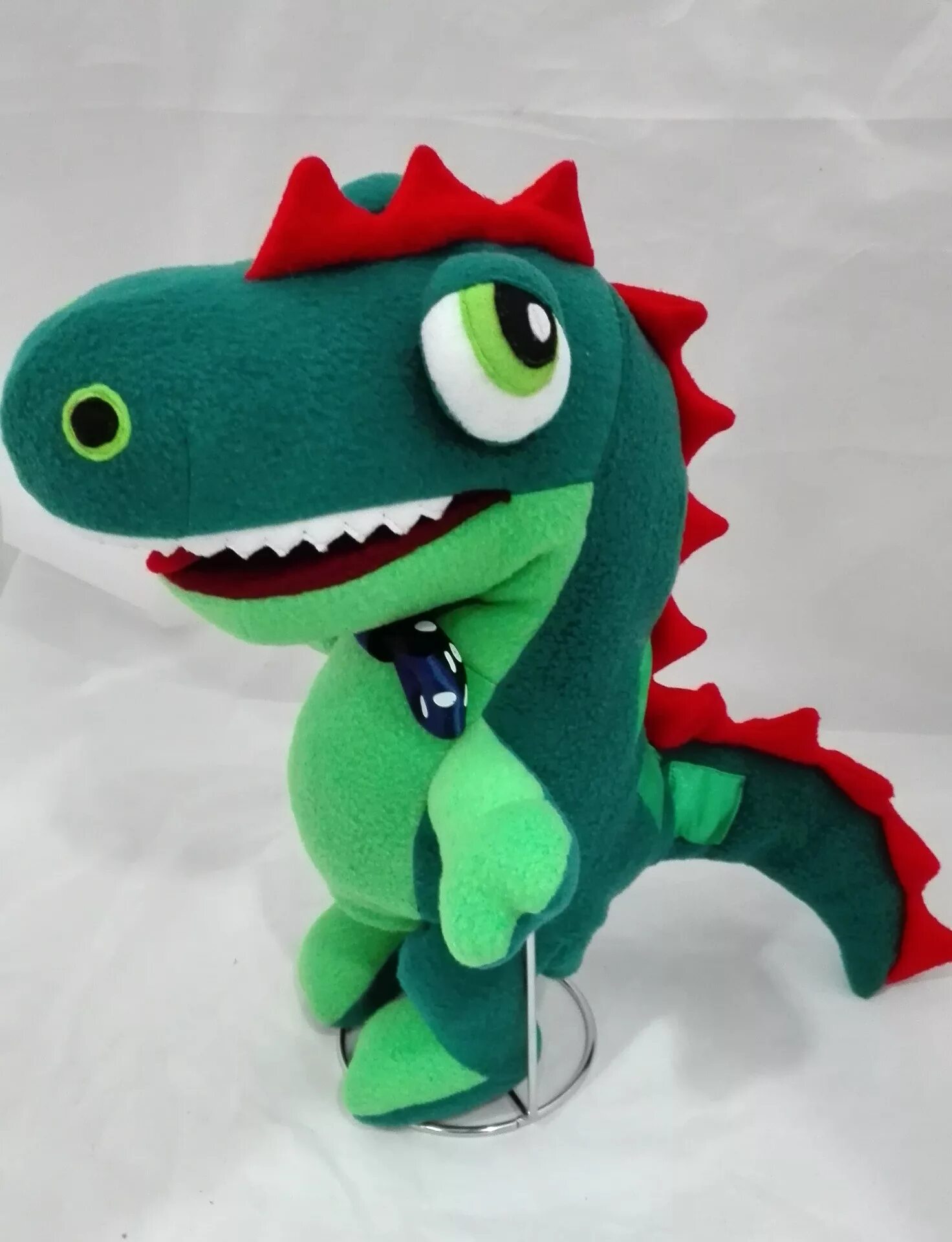 Дракон из картона. Фурсьют раптор маска. Драконы наруку тз бумаги. Маска крокодила. Маска динозавра мягкая.