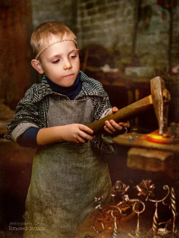 Ремесленники в древней руси кузнецы. Шокир камалов кузнец бухара. Кузница мастерская горынин. Не б льшой кузниц. Кузница.