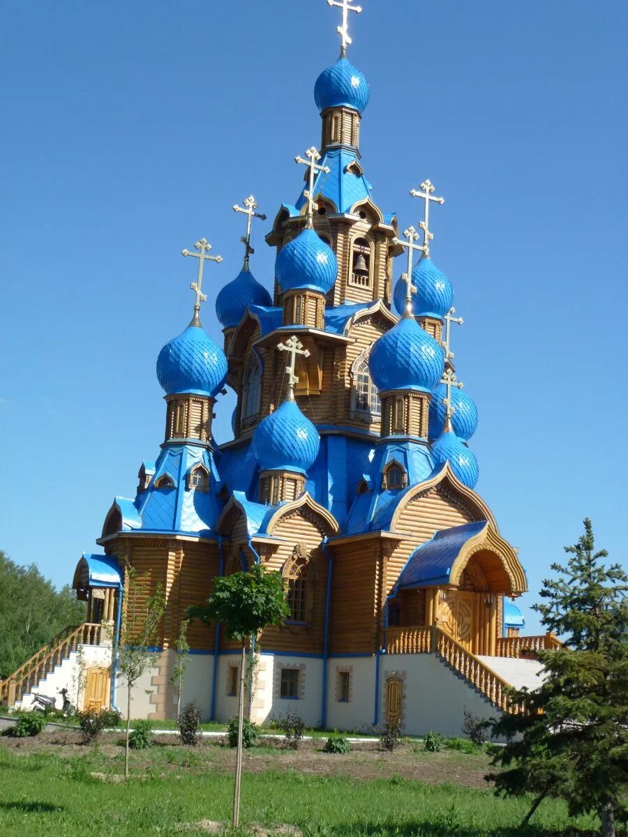 Храм игоря черниговского в переделкино. Давидова пустынь монастырь. Николая чудотворца гифхорн. Бердская православная церковь купола. Благовещенский храм в переделкино.