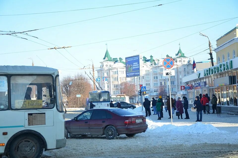 Автовокзал орел. Г орёл автовокзал. Перекресток автовокзал Орел. Орёл автовокзал фото. Остановка автовокзал Орел.