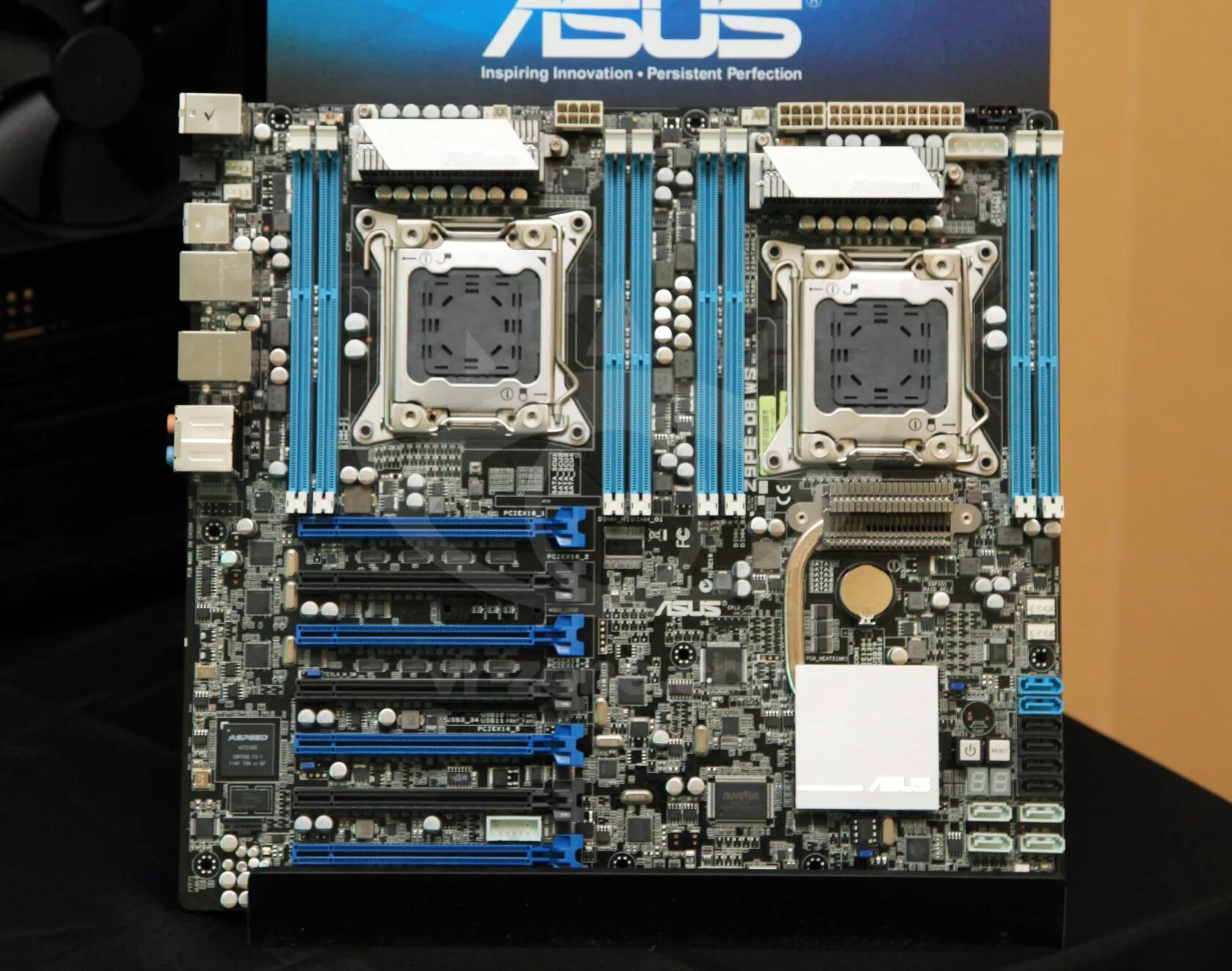 Бюджетные сокеты. ASUS LGA 2011. Материнская плата ASUS z9pe. ASUS LGA 2011 v3. Сокет Xeon LGA 2011 материнская плата.