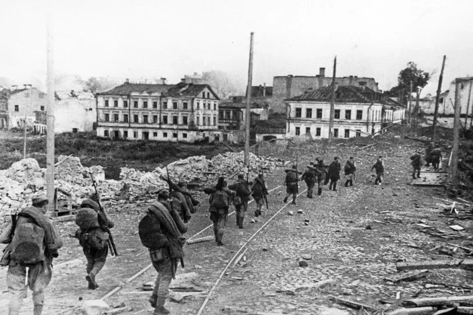 В 1941 году освободили город. Псков в годы оккупации 1941 1944. освобождение пскова 1944. псков в 1944 после освобождения. псков 1941 начало оккупации.