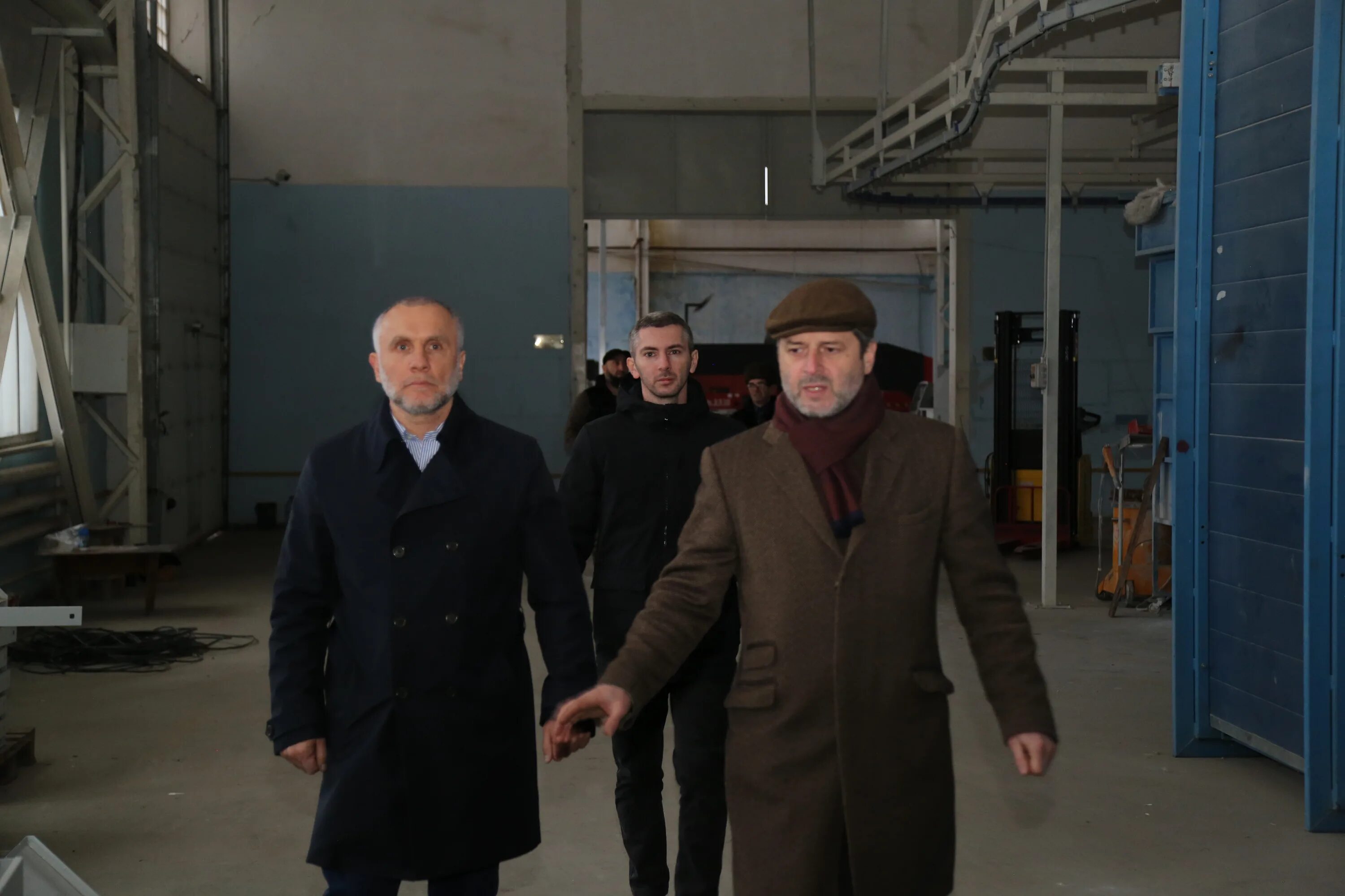 Министр промышленности и торговли чеченской республики 2022. Завод красный молот грозный. Бухадиев. Индустриальный технопарк в чечне. Министр природы чеченской республики.