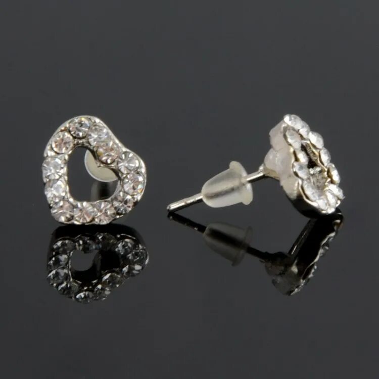 Серьги гвоздики бижутерия. Серьги гвоздики бижутерия. Сережки гвоздики набор. Серьги гвоздики бижутерия. Сваровски серьги гвоздики.