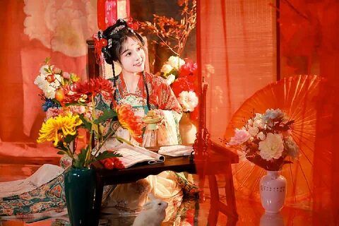 前 言 唐 中 宗 李 显.又 名 李 哲.唐 朝 第 四 代 皇 帝.是 唐 高 宗 李 治 的 第 七 子. 