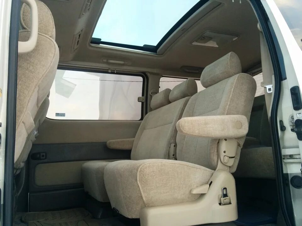 Toyota hiace сколько мест. Toyota Hiace 2002 салон. Тойота Хайс 2001 салон. Toyota Grand Hiace, 2001. Toyota Hiace 2001 салон.