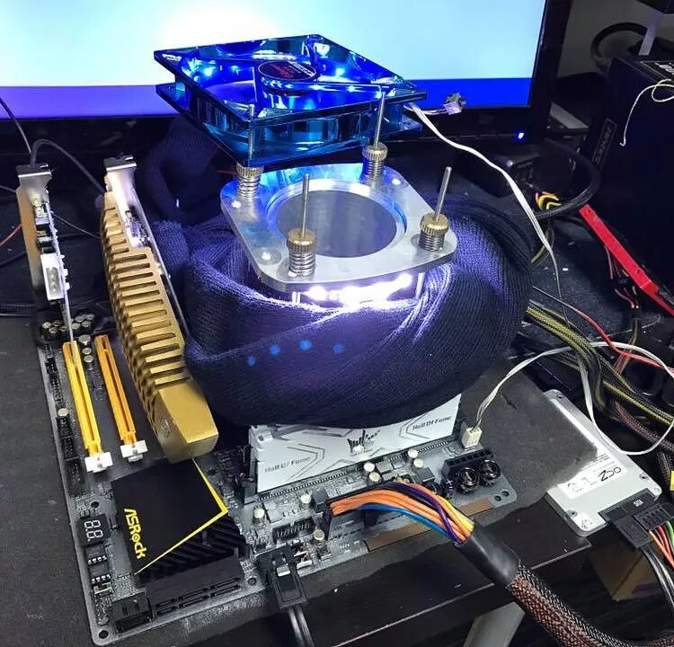 Как запустить процессор. Процессор i7 7600. core i7 overclocking. intel core i5 7700k. intel core i7 overclock.