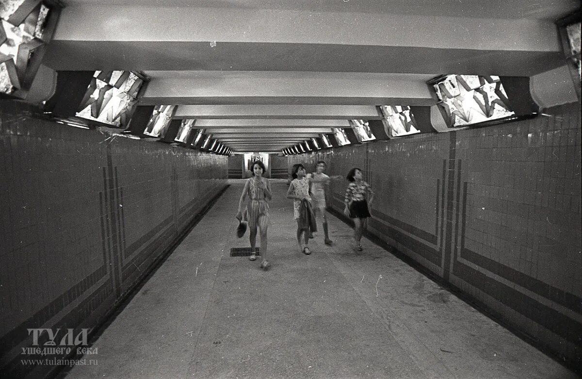 Где 16 октября. Подземный переход. Москва подземная. Подземный переход СССР. Подземный переход Тула.