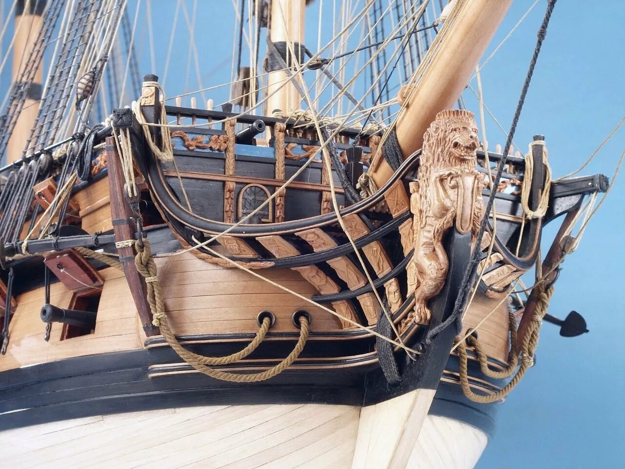 Парус от мачты к бушприту. Блинда рей такелаж. Рангоут парусной яхты. Sb20 устройство яхты. Бом-утлегарь-штаг.