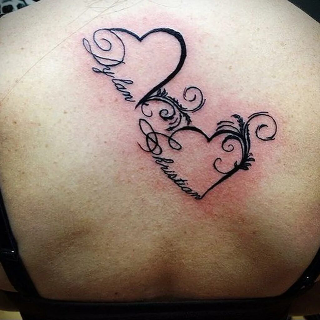 тату двойное сердце. тату сердечко. тату сердце маленькое. женская тату сердечки. парные тату для влюбленных маленькие.