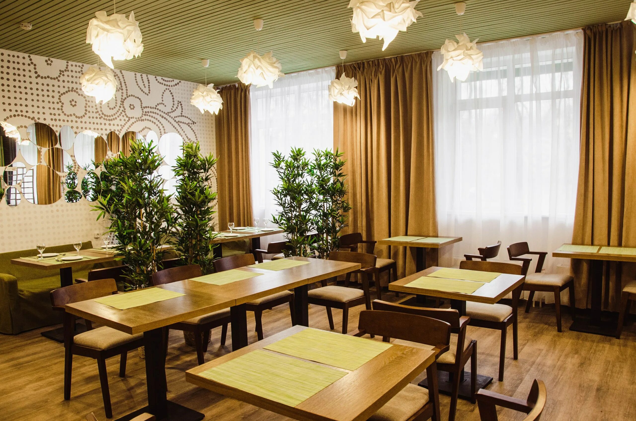 Кафе бахор казань журналистов 2а. Пермь столовая крупская 2. Комсомольский. Алушта столовая. Вкусно и недорого пермь.