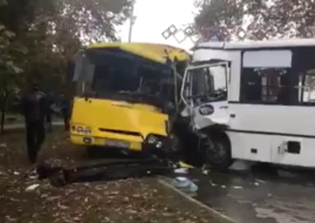 Маршрут 9 анапа. ДТП С рельсовым автобусом под Анапой. ДТП В Анапе сегодня 132 автобус видеоотчет.