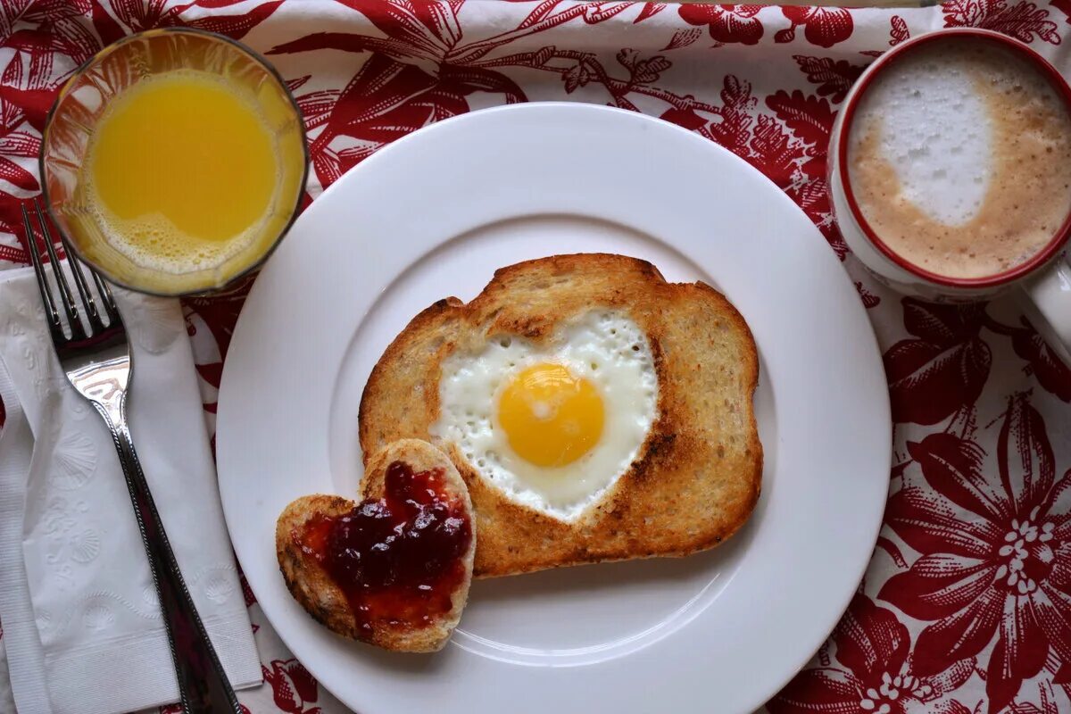 Красивый завтрак. Вкусный утренний завтрак. Вкусный и красивый завтрак. Воскресный завтрак.