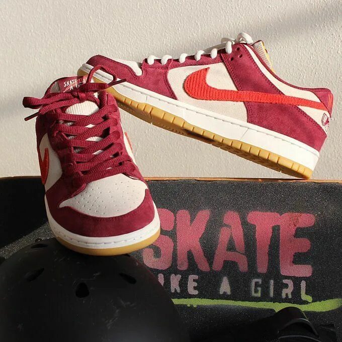 Nike sb dunk. Dunk skate or die nike sb. Nike sb dunk low halloween 2022. Nike sb skateboarding. Nike dunk low skate.