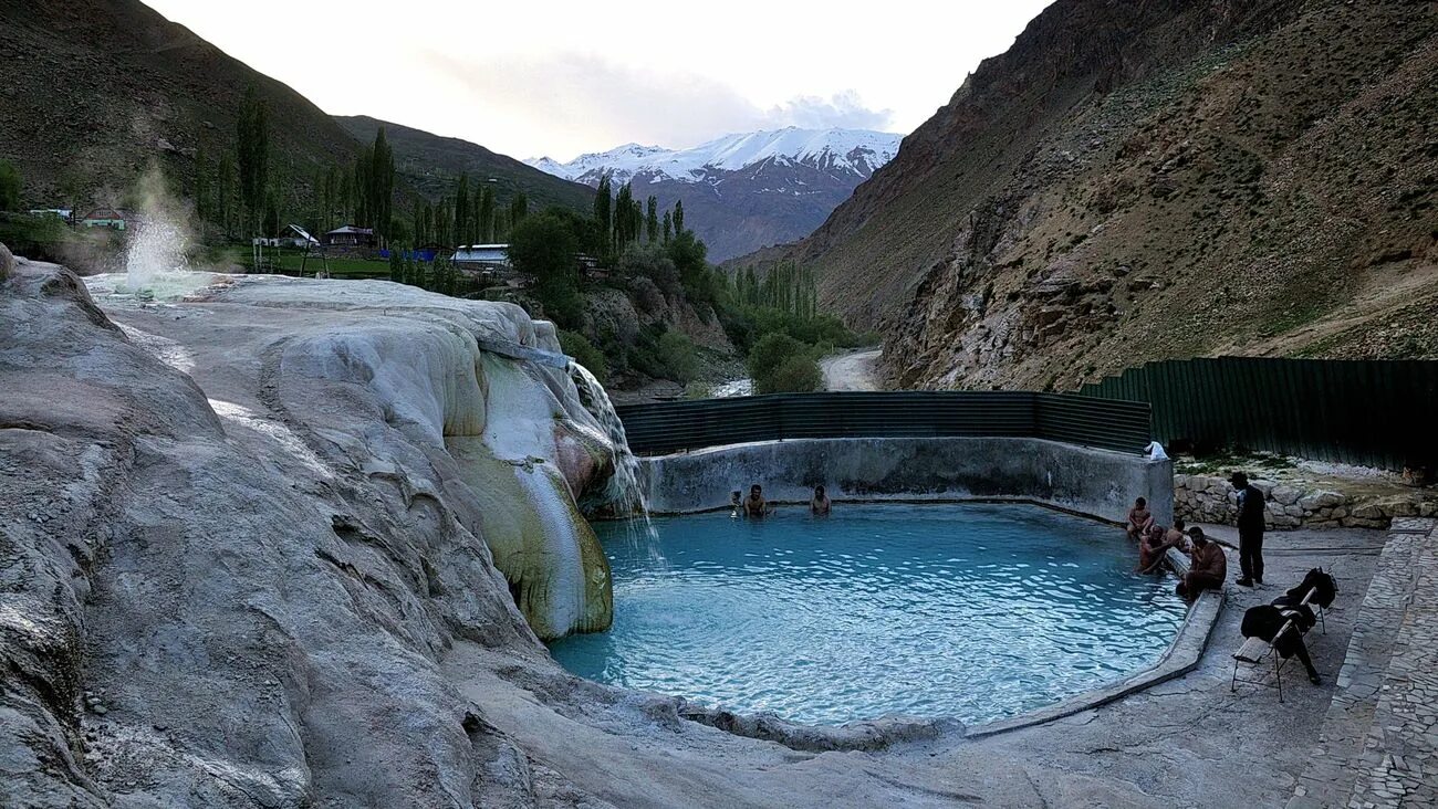 Рекреационные ресурсы северной осетии. Рекреационно лечебные. Рекреационный туризм. Термальный бассейн эльбрус. Лейкербад швейцария термальные источники.