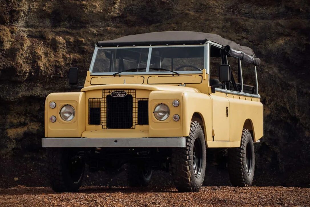 Ленд ровер старый. Land Rover Series 3 109. Дакар ленд Ровер. Ленд Ровер старые модели.