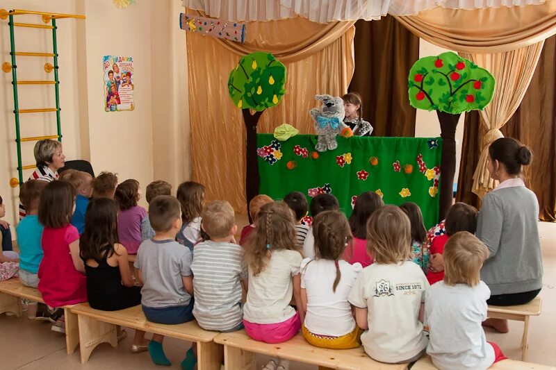 Театр в детском саду. Театр для детей в детском саду. Театрализованные постановки в детском саду. Кукольный театр в детском саду. Театрализованной игровой сценарий