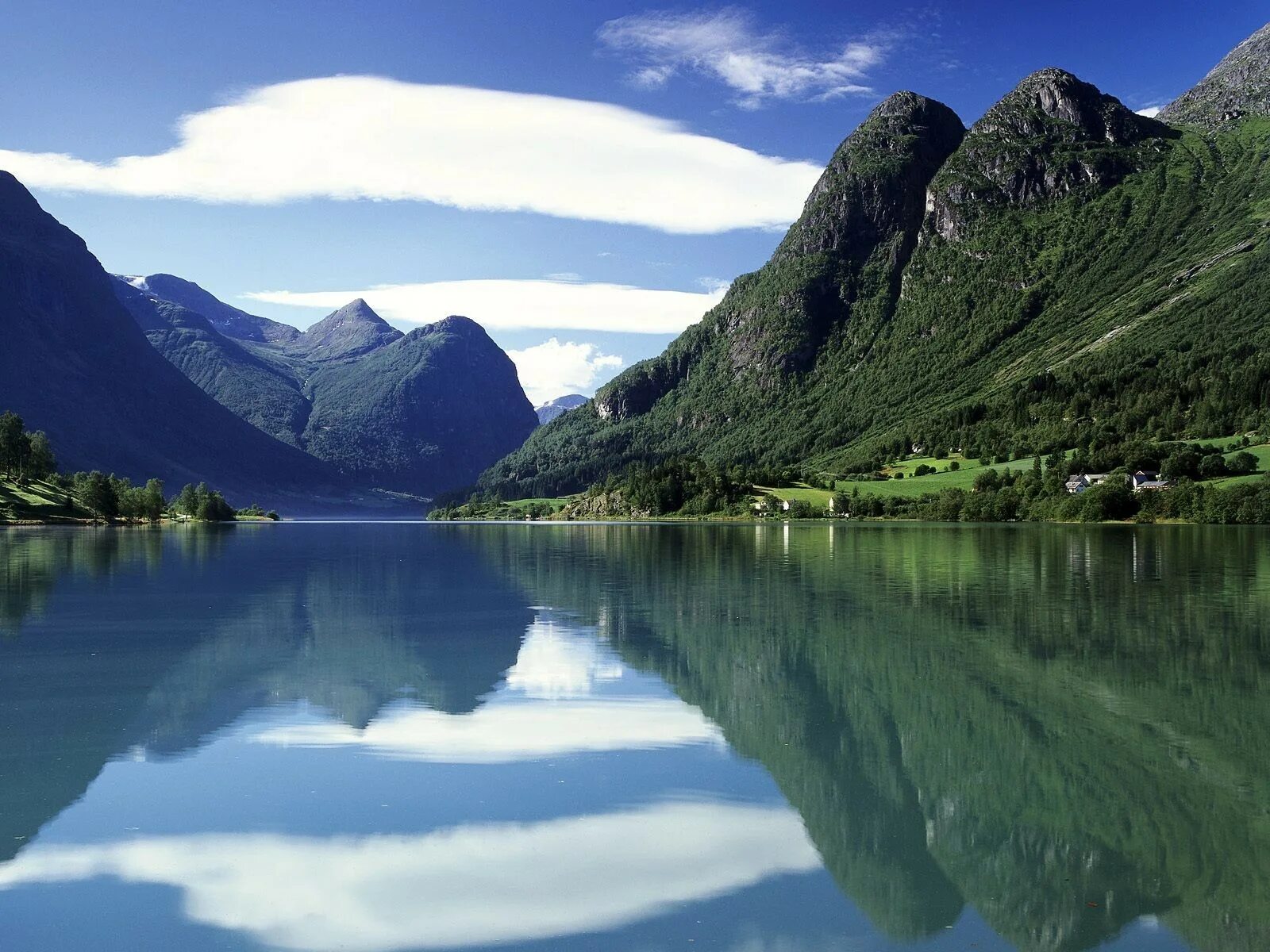 Гори вода. Озеро Стрюн, Норвегия. Озеро в Норвегии Фьорд. Озеро Lovatnet Норвегия. Швейцария фьорды.
