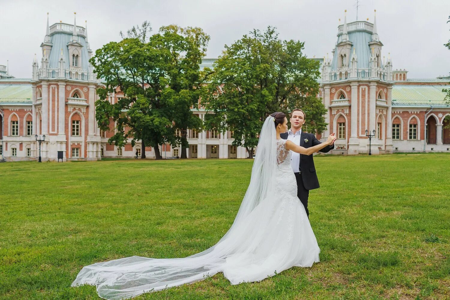 Свадьба в царицыно. ЗАГС В усадьбе Царицыно. Дворец бракосочетания усадьба Царицыно. Усадьба Царицыно свадьба. Царицыно ЗАГС Царицыно.