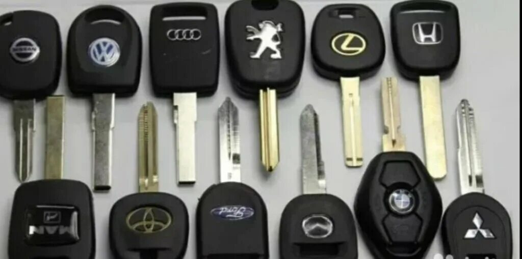 Ключ автомобильный. Дубликат ключа для автомобиля. Ключи от автомобилей разных марок. Изготовление автоключей.