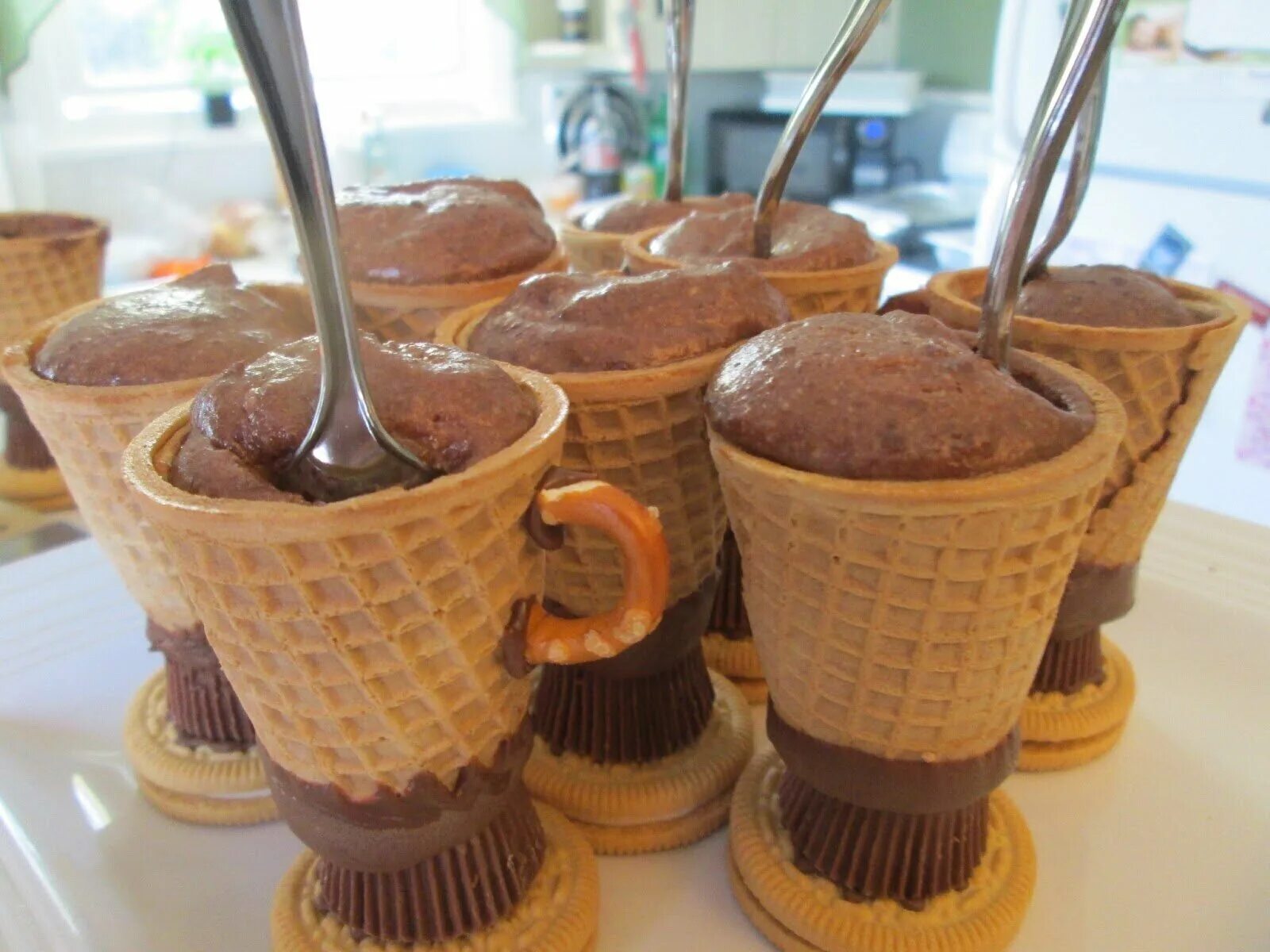 мороженое чистая линия пломбир стаканчик. мороженое чистая линия шоколад стаканчик. мороженое в стаканчике пломбир и шоколадное. шоколадный пломбир в стаканчике. мороженое шоколадное в стаканчике.