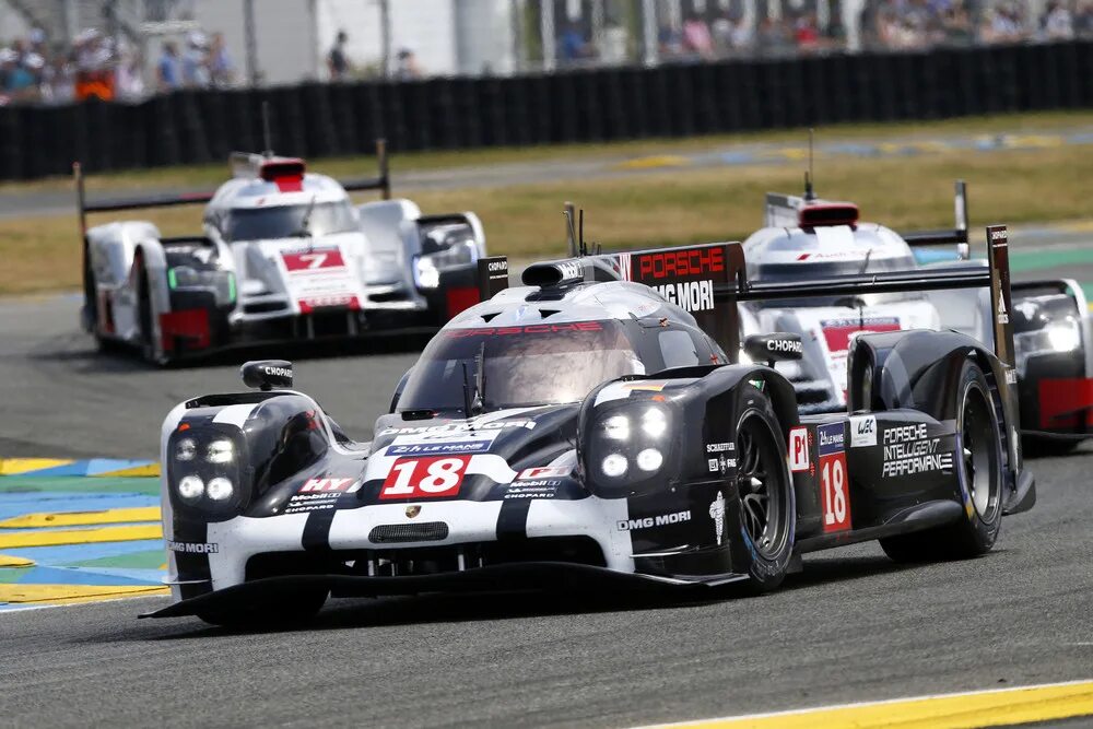 Гонка 24 часа лемана. Ауди леман. Мульсан поворот леман. 24 часа ле-мана lmp1. Леман франция автогонки.