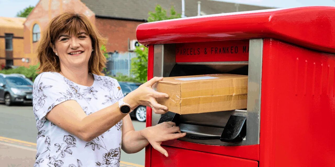 Parcel posting. Почтовый ящик для денег. Parcel на американском. Parcel Postbox uk. Почтовый ящик в Дубае.