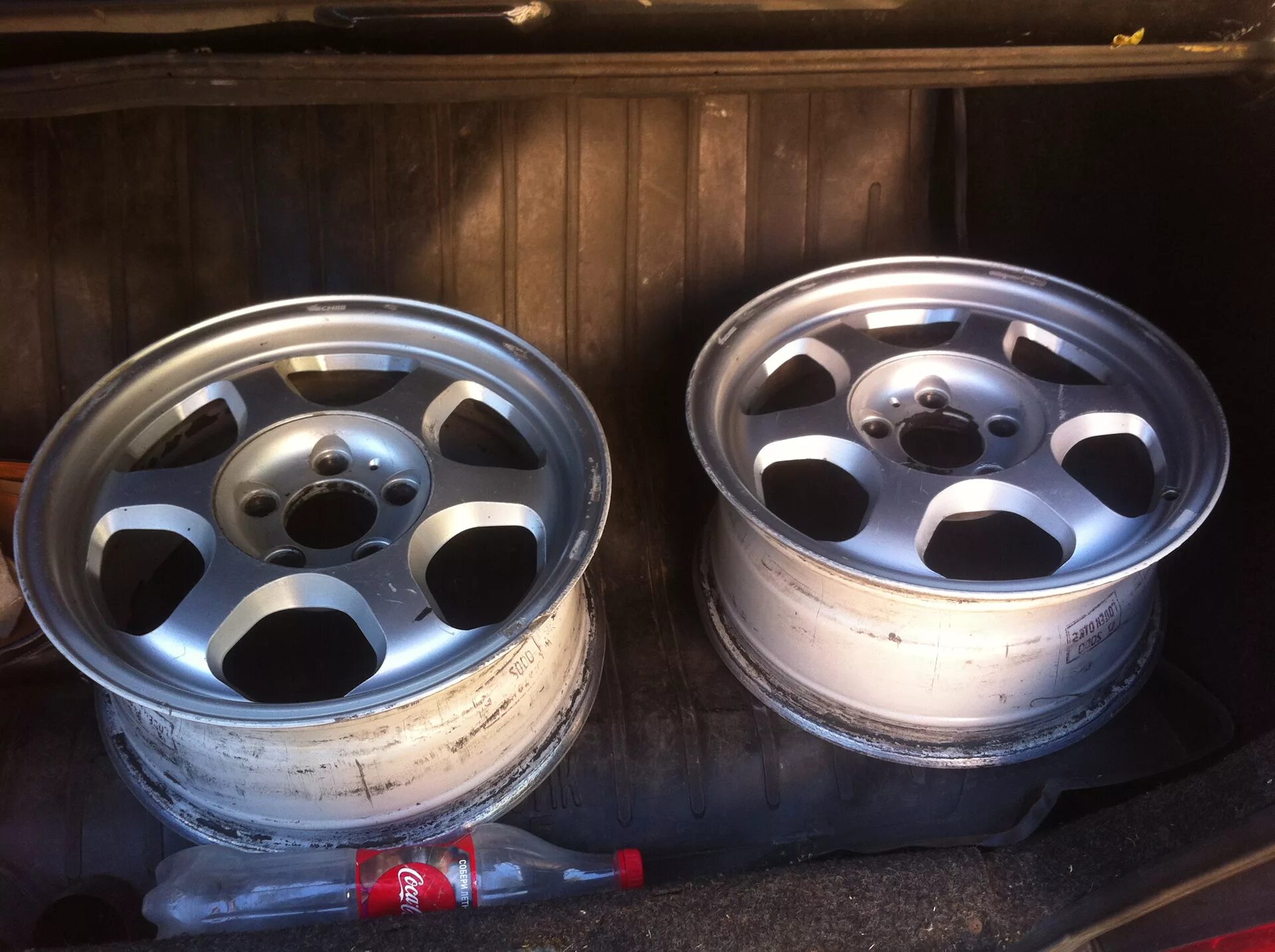 Диск газ 31105 штатный. Волга 3110 диск r15 j9. Литье газ 2410 заводские. Диск колеса газ 31105 газ. Колесный диск газ 24.