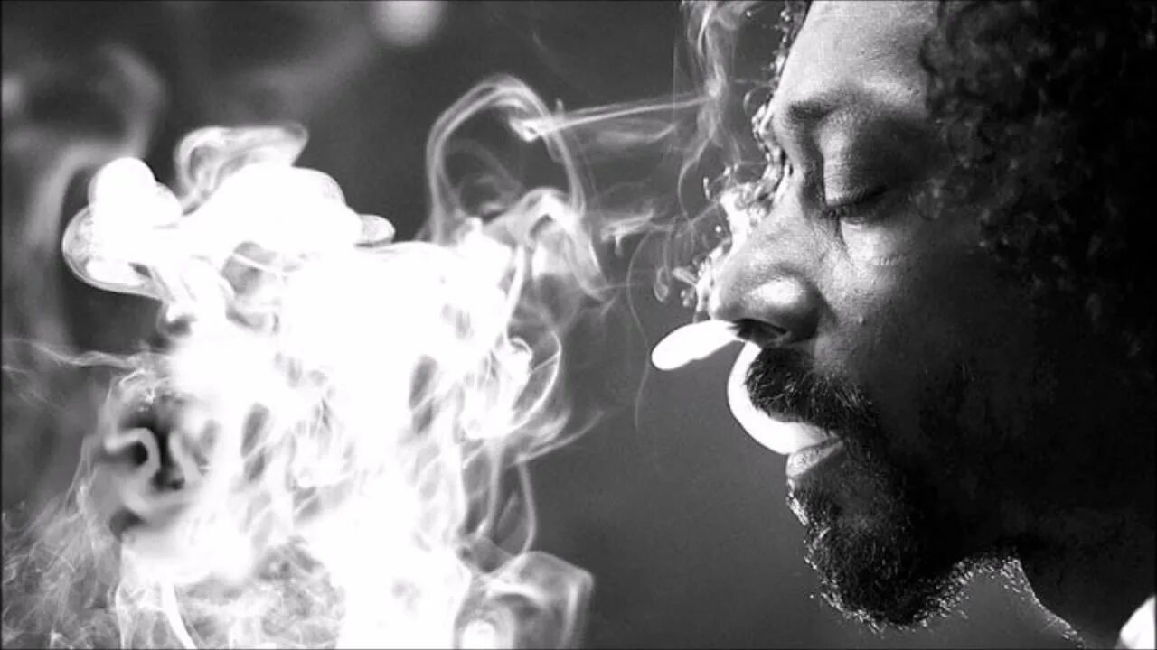 Человек выдыхает дым. Snoop dogg reincarnated. Красивый дым. Will we smoke. Will we smoke.