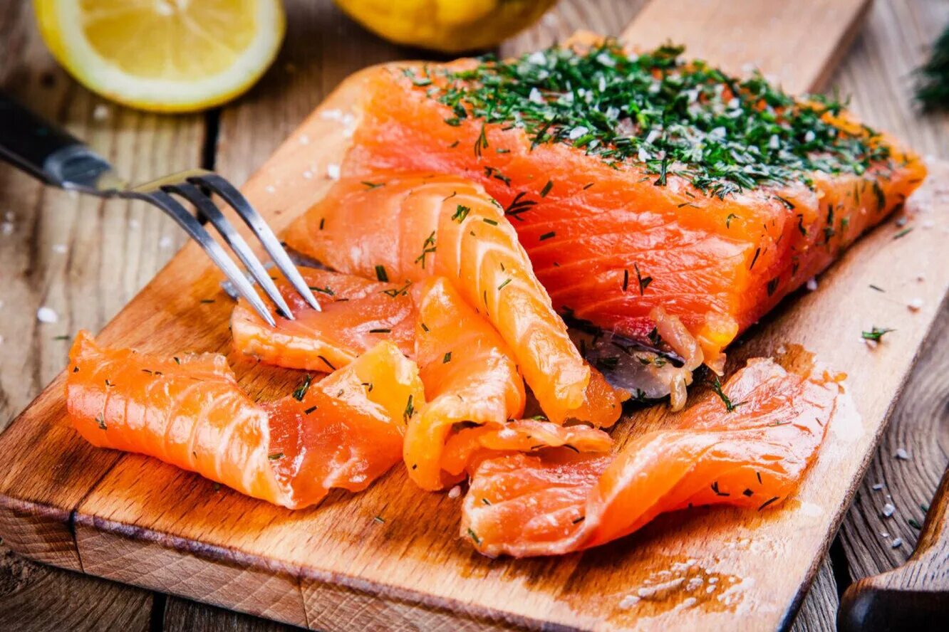 Как приготовить красную рыбу вкусно и сочно