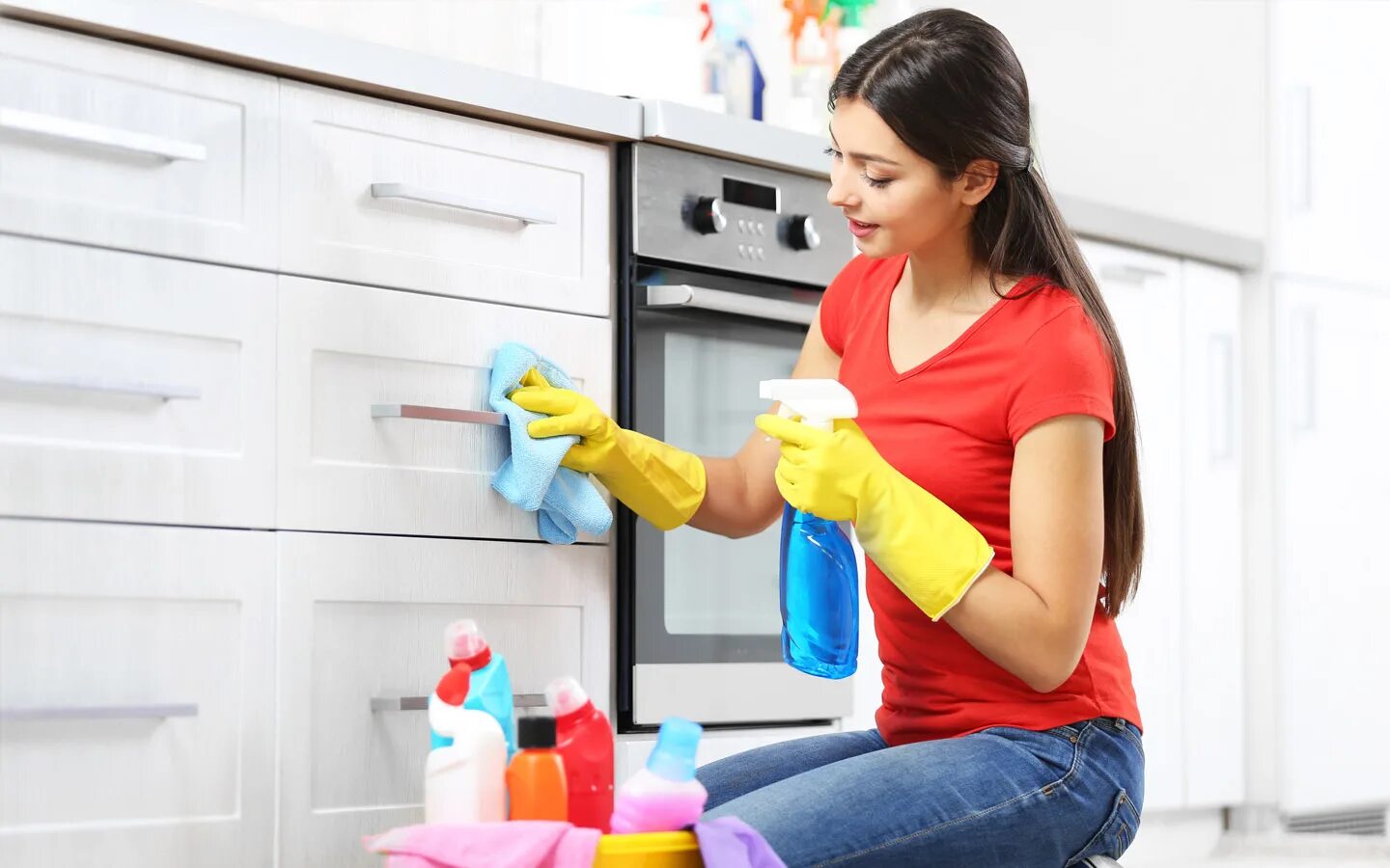 Woman cleaning. Уборка квартир. Уборка в доме. Влажная уборка. Клининг.