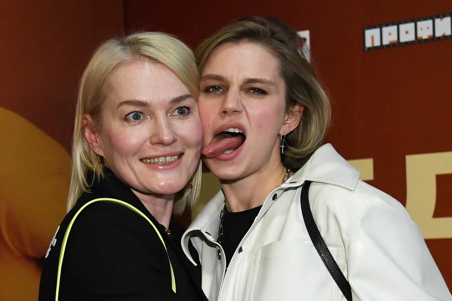 виктория толстоганова в сериале медиатор. виктория толстоганова дети. виктория толстоганова с сестрами. елена шевченко и толстоганова. виктория толстоганова сестра актриса.