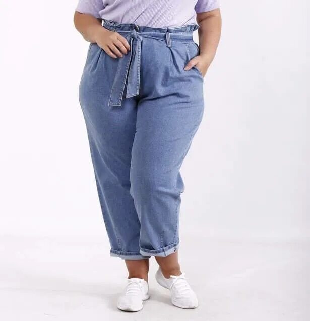 Укороченные джинсы больших размеров. Джинсы женские широкие больших размеров. Джинсы 54 размер женские. Купить джинсы 54 размера женские.