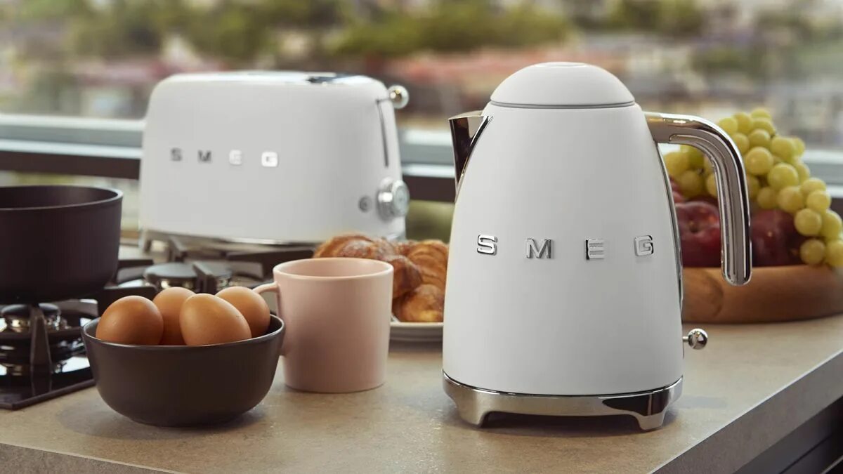 Сервис смег. Смег чайник Тиффани. Smeg kettle. Smeg чайник ретро. Чайник Смег зеленый.