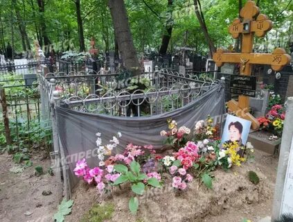 Где похоронена актриса