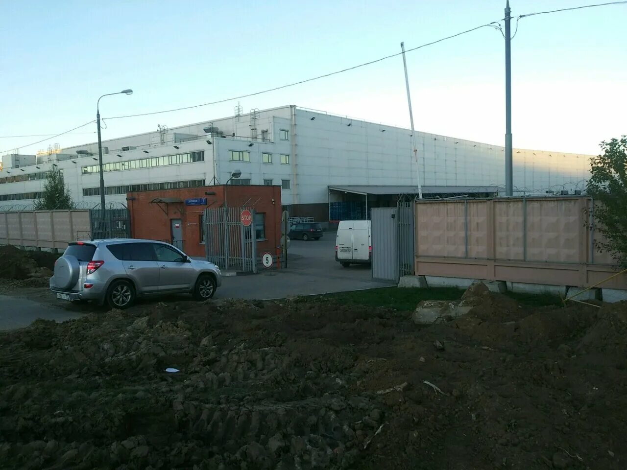 4. склад на улице. улица дорожная дом 1 корпус 1. ул дорожная д 1 к 5 стр 4. автосалон "автопассаж".