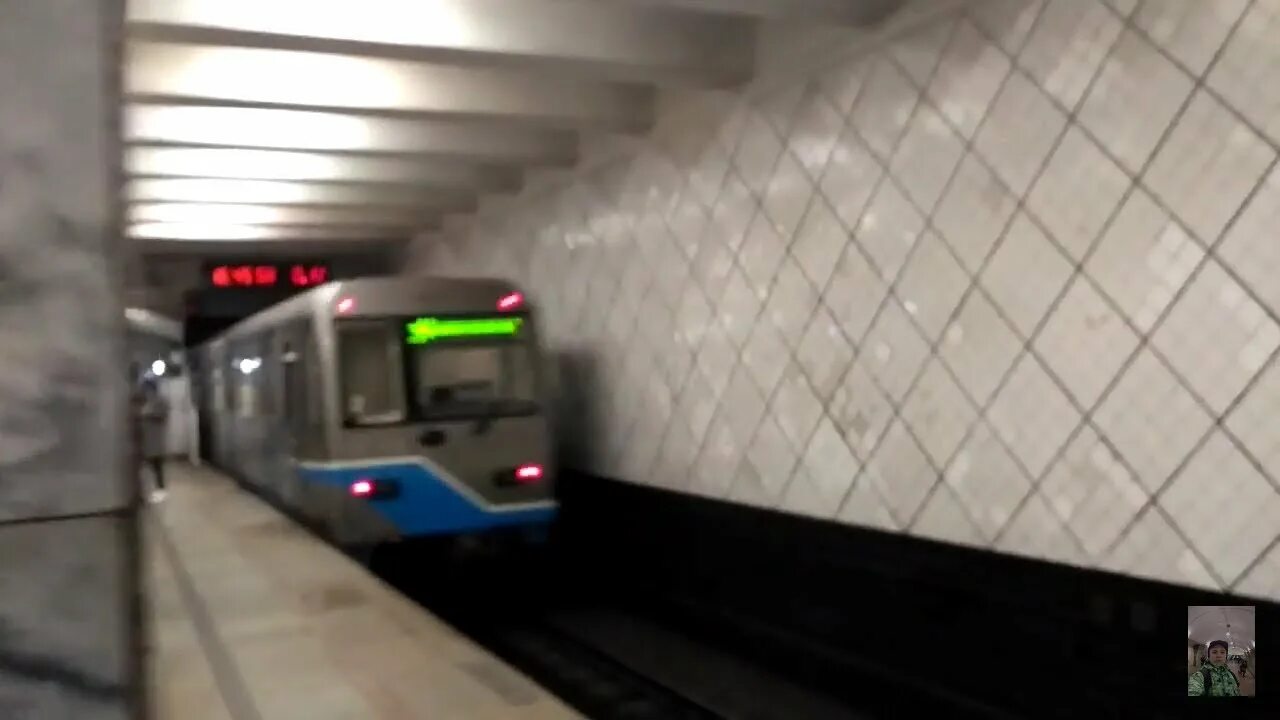 Номерной едет