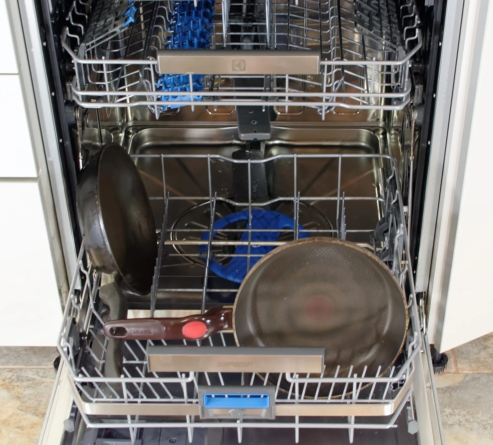 Верхняя корзина для посудомоечной машины electrolux. Корзина верхняя для посудомоечной машины bosch 45 см встраиваемая. Electrolux esl4550ro. Верхняя полка посудомоечной машины. Верхняя полка посудомоечной машины.