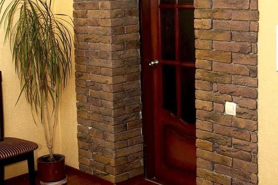 отделка углов декоративным камнем. отделка углов декоративным кирпичом. отделка углов декоративным кирпичом. декоративный камень для внутренней отделки. облицовка искусственным камнем.
