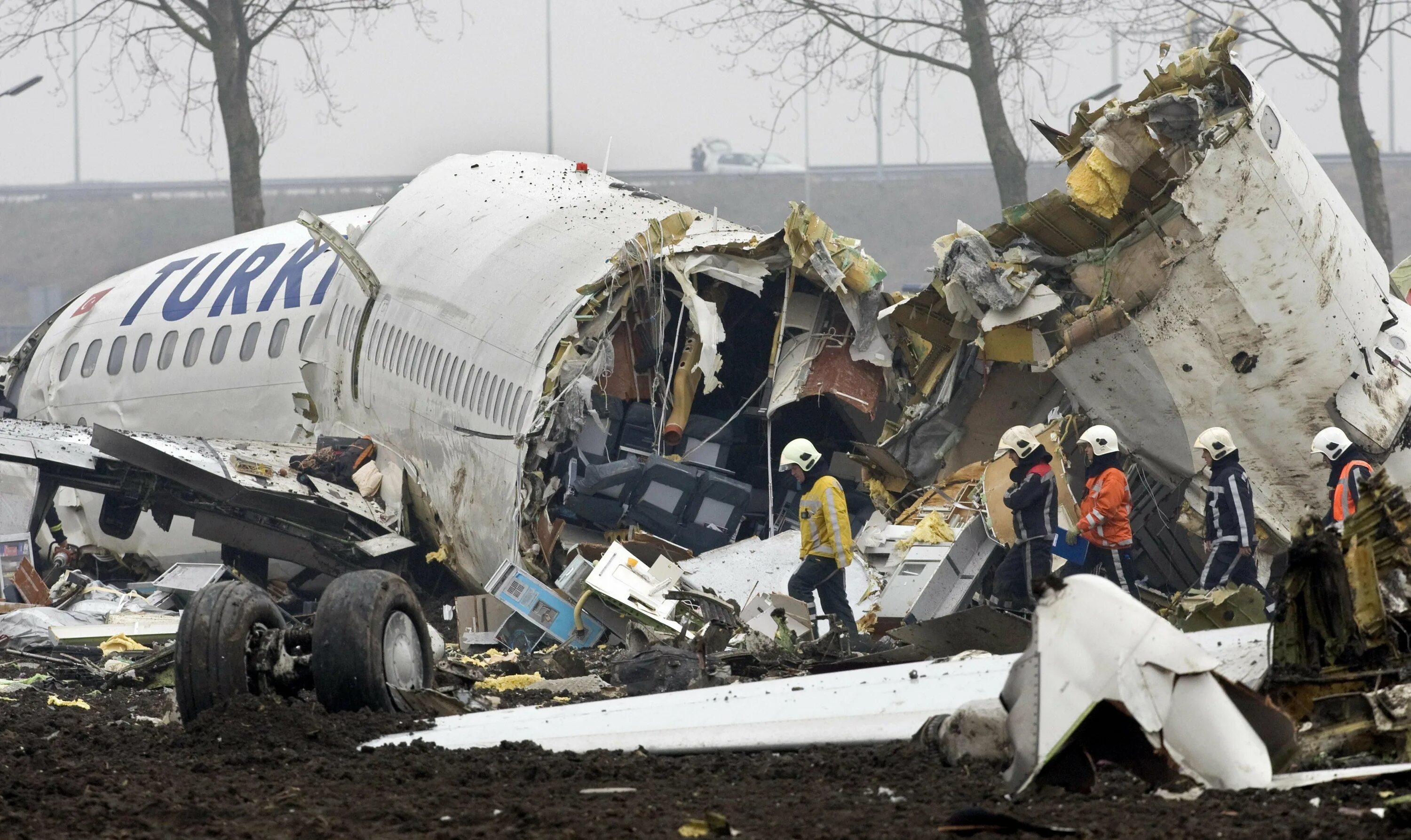 Самолет в доле. Боинг 737 авиакатастрофа. Боинг 747 авиакатастрофа. Авиакатастрофа 1996 Боинг 747.