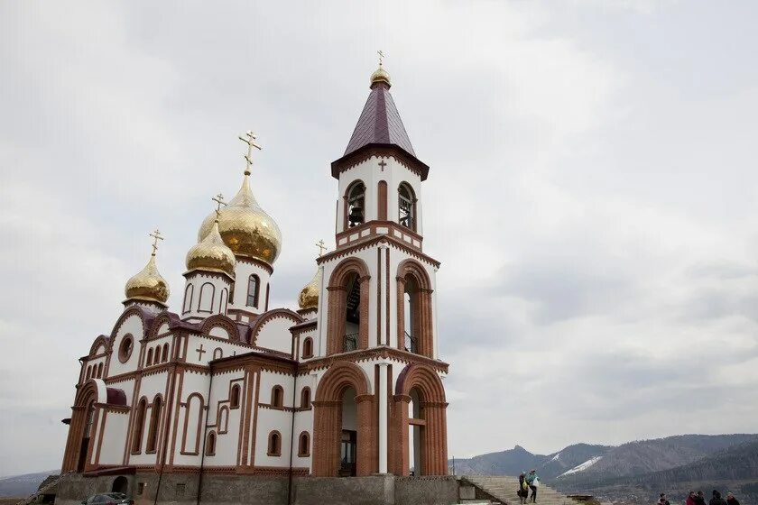Сайты храмов красноярска. Красноярск улица щорса 44а храм рождества христова. Церковь новомучеников красноярск. Рождество в церкви красноярск. Благовещенская церковь красноярск.
