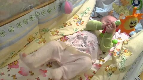 Ребенку месяц дергается