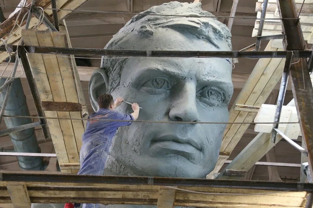 Андрей коробцов скульптор. Скульптор ржевского мемориала андрей коробцов. Скульптор ржевского мемориала андрей коробцов. Скульптор ржевского мемориала андрей коробцов. Андрей коробцов скульптуры.