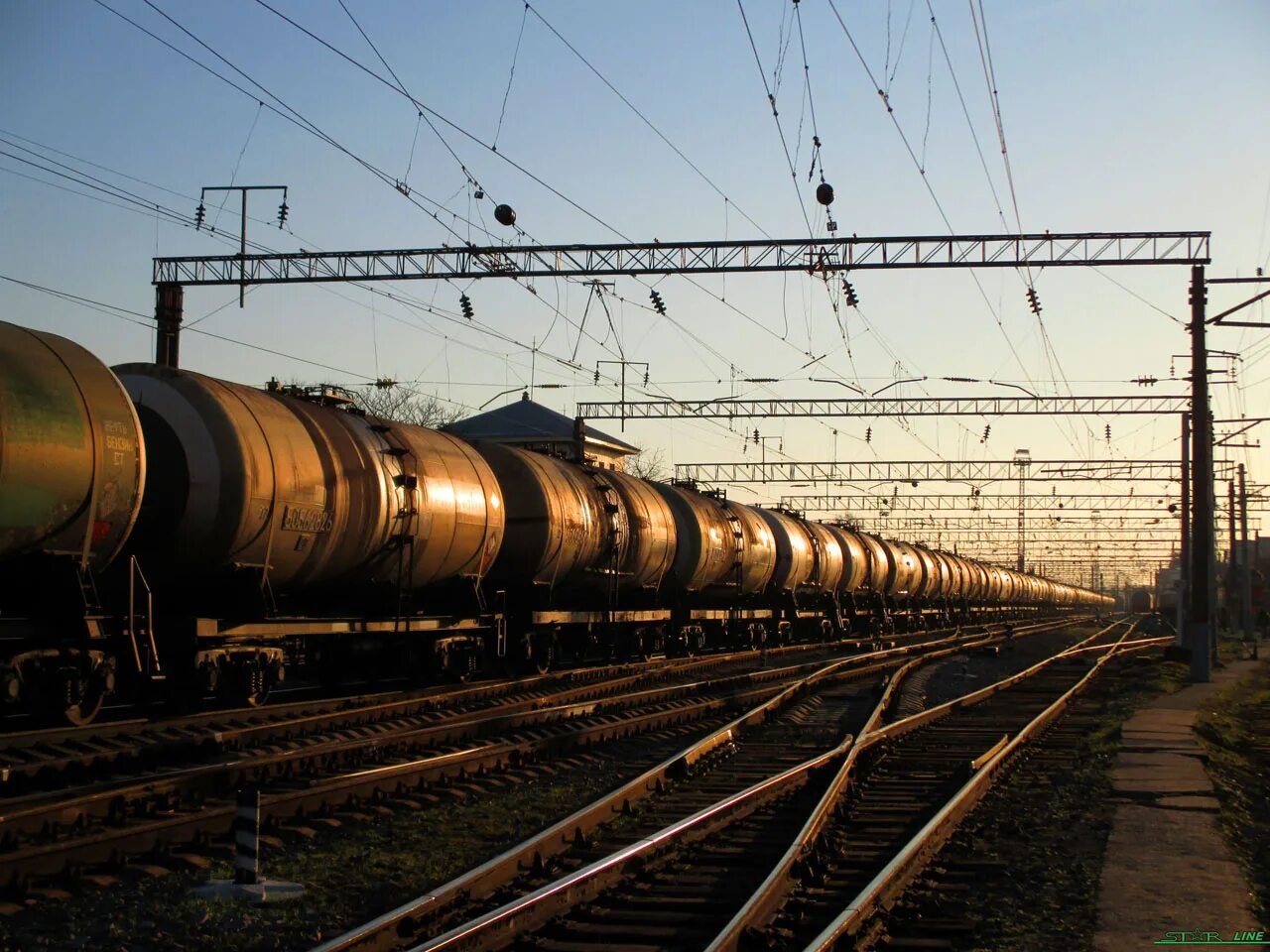 железнодорожное снабжение. железнодорожное снабжение. железнодорожное снабжение. эшелон цистерн. материалы верхнего строения железнодорожного пути.
