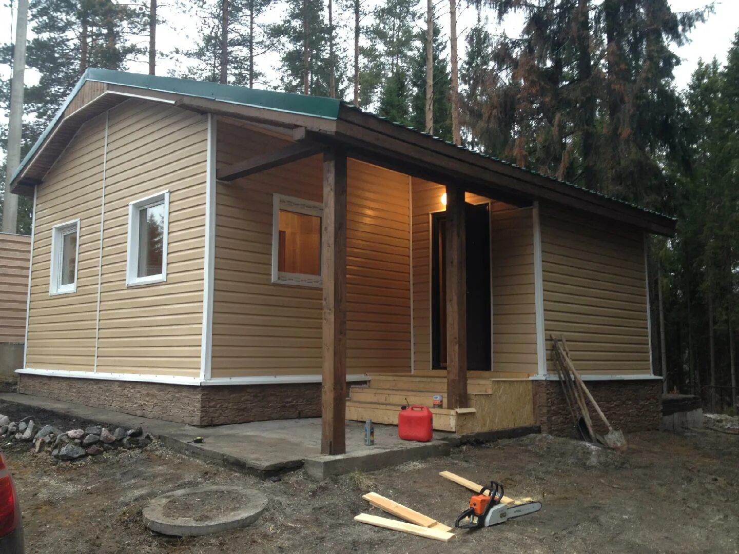 Фото олинская школа. Дом из бруса с мансардой. Готовые домики охраны. Магазин лидер алексеевка белгородская. Лидер лесной.