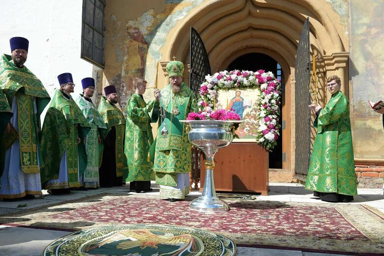 Служба в храме при санкт-петербургской семинарии. Епископ вологодский. Роспись храма покрова на козлене в вологде. Служба в церкви вологда. Воскресенский собор вологда внутри.